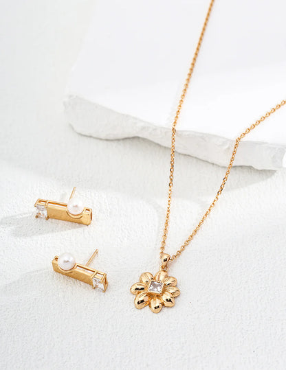Flower Shape Zircon Necklace